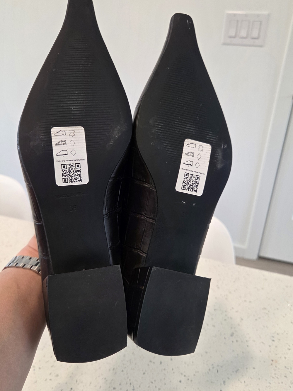 Black Croc-Embossed Pointed Toe Leather Flats - Picture 10 of 13